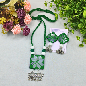 Mirror magic green necklace