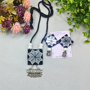 Mirror magic black necklace
