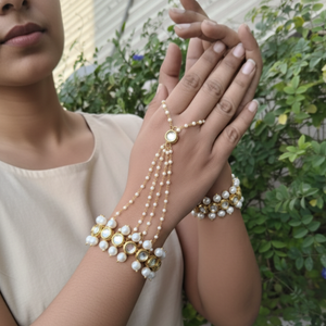 Kundan bracelet (hathphool)