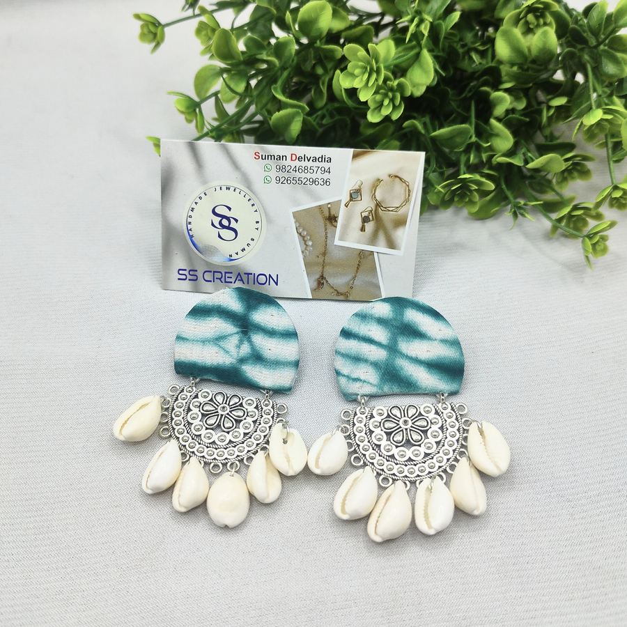 Cowrie earings