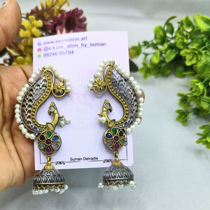Peacock earcuff multicolour