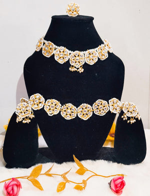 white Necklace with  shishful