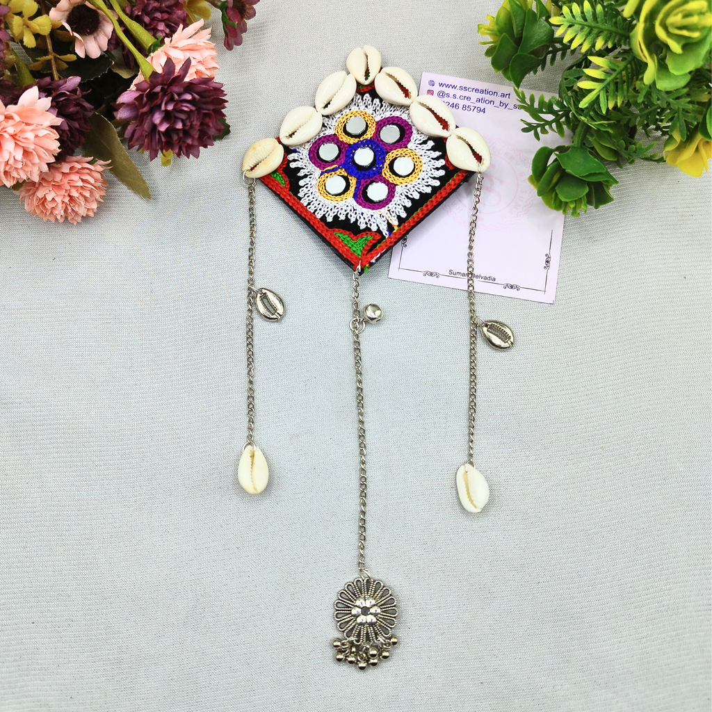 Cowrie shell hairclip